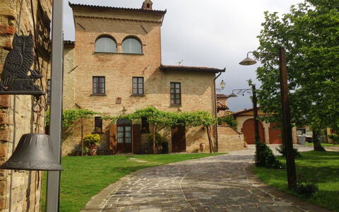 Monastery Guest House: Planta, Edificio, Propiedad, Ventana, Cielo, Árbol, Casa, Superficie De La Carretera, Cabaña, Madera
