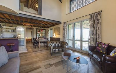 Quercia: Propiedad, Habitación, Edificio, Sala, Diseño De Interiores, Casa, Mueble, Bienes Raíces, Casa, Suelo