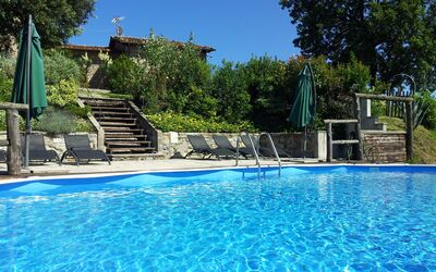 Bellavista Chiatri: Piscina, Propiedad, Ocio, Agua, Vacaciones, Bienes Raíces, Recurso, Verano, Ciudad De Vacaciones, Edificio