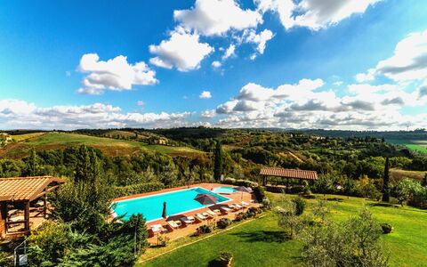 Calanchi Apartments: Naturaleza, Cielo, Paisaje Natural, Propiedad, Nube, Bienes Raíces, Casa, Inmuebles, Piscina, Área Rural