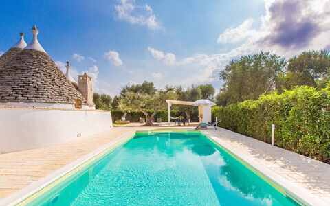 Trullo Del Mandarino: Piscina, Propiedad, Edificio, Bienes Raíces, Villa, Vacaciones, Ocio, Agua, Inmuebles, Recurso