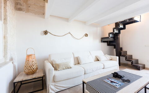 Vista Mare Da Zio Piero: Habitación, Diseño De Interiores, Propiedad, Mueble, Sala, Pared, Mesa, Edificio, Casa, Suelo