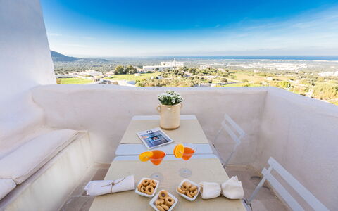 Vista Mare Da Zio Piero: Propiedad, Habitación, Cielo, Vacaciones, Mesa, Restaurante, Verano, Diseño De Interiores, Paisaje, Oceano