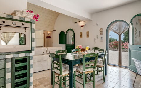 Borgo Marianna: Mesa, Mueble, Silla, Edificio, Cocina, Planta De Casa, Madera, Diseño De Interiores, Suelo, Mostrador