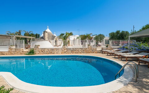 Borgo Marianna: Agua, Cielo, Planta, Propiedad, Piscina, Azul, Azur, Árbol, Arquitectura, Edificio