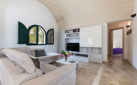Borgo Marianna: Mueble, Mesa, Planta, Gabinetes, Sofá, Planta De Casa, Diseño De Interiores, Suelo, Casa, Sala