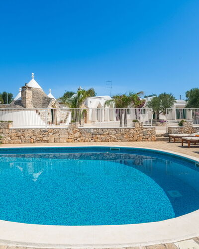 Borgo Marianna: Agua, Cielo, Planta, Propiedad, Piscina, Azul, Azur, Árbol, Arquitectura, Edificio