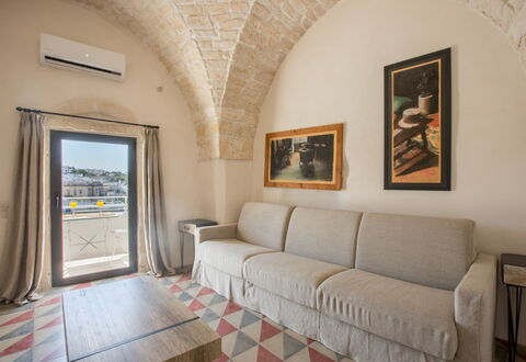 Zia Saby: Propiedad, Habitación, Edificio, Diseño De Interiores, Mueble, Bienes Raíces, Casa, Suelo, Pared, Sala