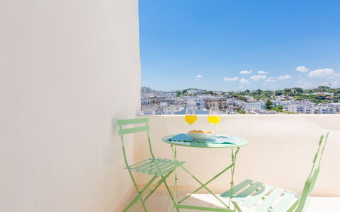 Solo Voi: Propiedad, Habitación, Vacaciones, Mesa, Cielo, Mueble, Casa, Mar, Bienes Raíces, Silla