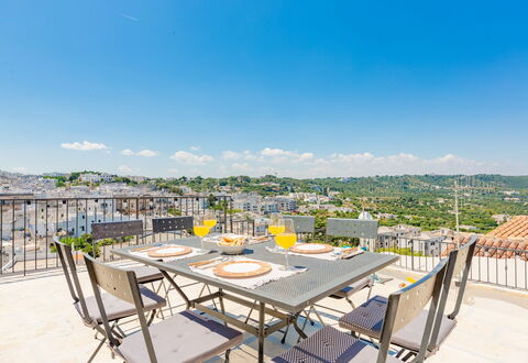 Solo Voi: Propiedad, Bienes Raíces, Amarillo, Mesa, Edificio, Casa, Habitación, Inmuebles, Mueble, Departamento