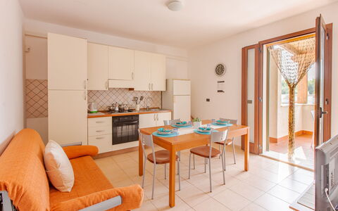 Prato Inglese Destro: Mueble, Mesa, Propiedad, Sofá, Marco, Diseño De Interiores, Naranja, Silla, Sala, Lámpara