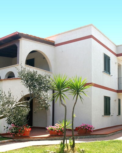 Prato Inglese Destro: Planta, Edificio, Cielo, Propiedad, Ventana, Casa, El Terreno Del Lote, Árbol, Barrio, Barrio Residencial