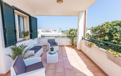 Appartamento Panorama Sul Mare: Propiedad, Edificio, Bienes Raíces, Casa, Habitación, Casa, Balcón, Diseño De Interiores, Mueble, Arquitectura