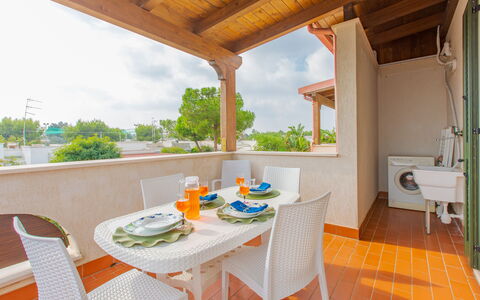 Prato Inglese Sinistro: Mueble, Mesa, Propiedad, Silla, Cielo, Madera, Diseño De Interiores, Planta, Vajilla, Sombra