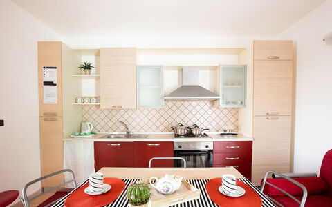 Prato Inglese Sinistro: Mesa, Mueble, Gabinetes, Propiedad, Vajilla, Silla, Mostrador, Cocina, Diseño De Interiores, Madera