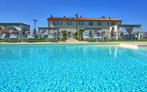 Il Sole Di Vino: Propiedad, Piscina, Recurso, Edificio, Casa, Bienes Raíces, Vacaciones, Inmuebles, Villa, Ciudad De Vacaciones