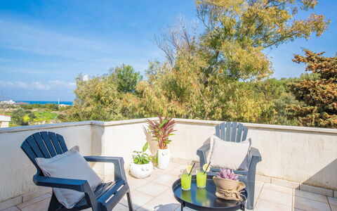 Villa Salento: Cielo, Planta, Propiedad, Mueble, Silla, Nube, Azur, Azul, Mueble Para Exteriores, Sombra
