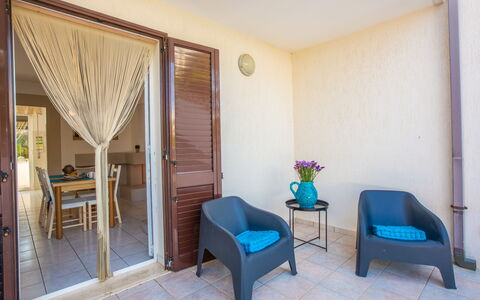 Villa Salento: Mueble, Propiedad, Mesa, Planta, Comodidad, Silla, Edificio, Textil, Casa, Diseño De Interiores