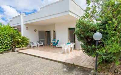 Villa Nettuno: Propiedad, Casa, Bienes Raíces, Edificio, Casa, Arquitectura, Habitación, Villa, Barrio Residencial, Fachada