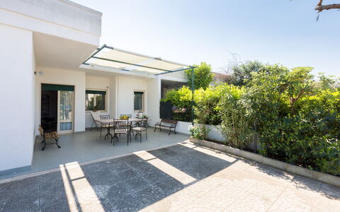 Villa Stelladali: Propiedad, Edificio, Casa, Bienes Raíces, Casa, Habitación, Arquitectura, Inmuebles, Barrio Residencial, Suelo