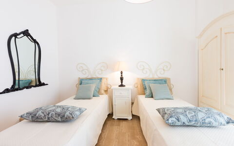 Villa Stelladali: Habitación, Habitación, Cama, Mueble, Propiedad, Diseño De Interiores, Sábana, Diseño, Marco De La Cama, Suite