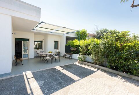 Villa Stelladali: Propiedad, Edificio, Casa, Bienes Raíces, Casa, Habitación, Arquitectura, Inmuebles, Barrio Residencial, Suelo