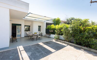 Villa Stelladali: Propiedad, Edificio, Casa, Bienes Raíces, Casa, Habitación, Arquitectura, Inmuebles, Barrio Residencial, Suelo