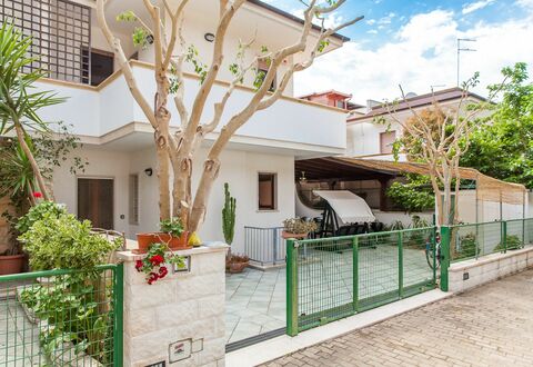 Villa Victory: Propiedad, Casa, Edificio, Bienes Raíces, Casa, Barrio Residencial, Arquitectura, Fachada, Departamento, Habitación