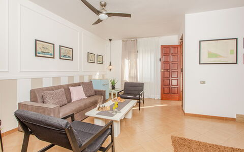 La Terrazza Vista Mare Di Marco: Habitación, Propiedad, Mueble, Sala, Diseño De Interiores, Edificio, Suelo, Bienes Raíces, Techo, Amarillo