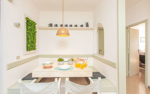 La Terrazza Vista Mare Di Marco: Habitación, Propiedad, Mueble, Amarillo, Diseño De Interiores, Verde, Comedor, Edificio, Mesa, Casa