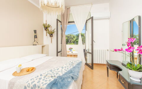 La Terrazza Vista Mare Di Marco: Habitación, Habitación, Propiedad, Mueble, Cama, Diseño De Interiores, Edificio, Suite, Bienes Raíces, Casa