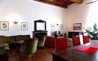 Senni 2: Habitación, Propiedad, Edificio, Diseño De Interiores, Sala, Mueble, Techo, Casa, Suelo, Bienes Raíces