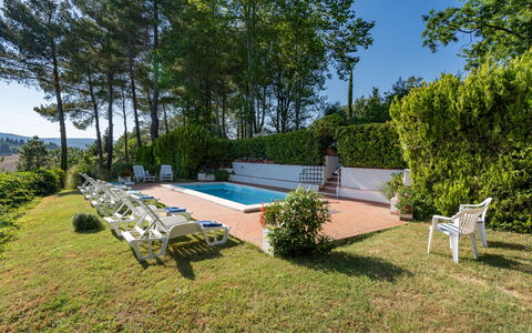 Villa Campiglia: Propiedad, Casa, Bienes Raíces, Casa, Inmuebles, Cabaña, Edificio, Piscina, Patio Interior, Hierba