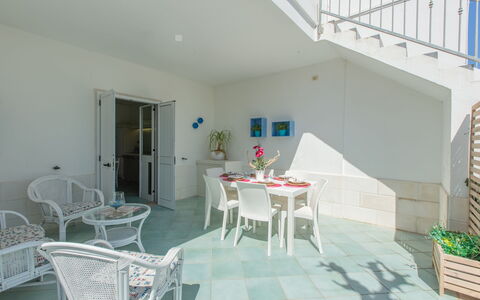 Casa Rosa: Propiedad, Habitación, Edificio, Casa, Mueble, Departamento, Diseño De Interiores, Bienes Raíces, Mesa, Balcón