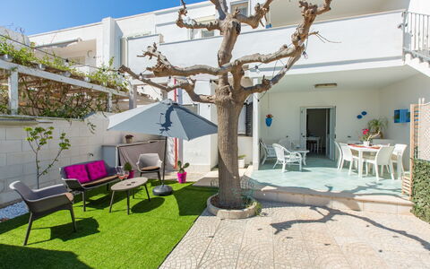 Casa Rosa: Propiedad, Casa, Edificio, Bienes Raíces, Casa, Habitación, Departamento, Villa, Patio Interior, Barrio Residencial