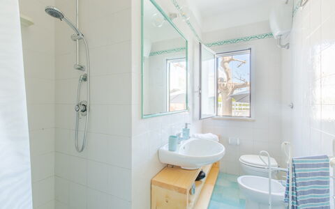 Casa Rosa: Baño, Habitación, Propiedad, Diseño De Interiores, Casa, Edificio, Arquitectura, Bienes Raíces, Suelo, Arreglo De Tubería