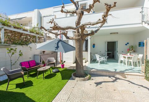 Casa Rosa: Propiedad, Casa, Edificio, Bienes Raíces, Casa, Habitación, Departamento, Villa, Patio Interior, Barrio Residencial