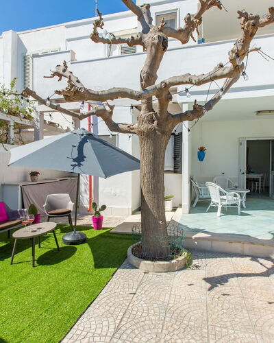 Casa Rosa: Propiedad, Casa, Edificio, Bienes Raíces, Casa, Habitación, Departamento, Villa, Patio Interior, Barrio Residencial