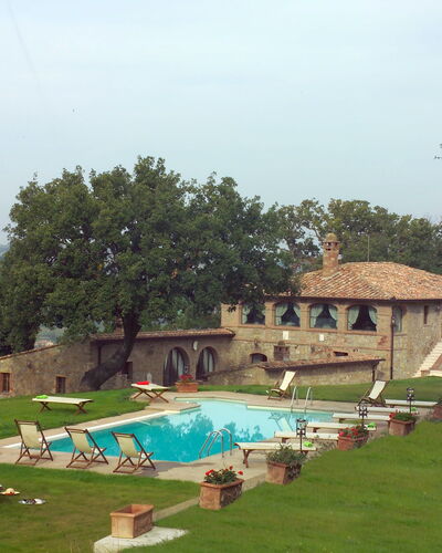 Villa Fontanelle: Cielo, Planta, Agua, Árbol, Edificio, Piscina, El Terreno Del Lote, Hierba, Nube, Ocio