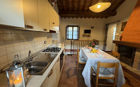 Podere Di Mero Casolare: Mueble, Diseño De Interiores, Piso, Madera, Casa, Suelo, Habitación, Cocina, Casa, Encendiendo