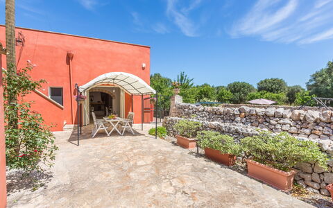 Masseria Pagliamonte: Cielo, Planta, Nube, Propiedad, Paisaje, Barrio Residencial, Árbol, Área Rural, Ocio, Fachada