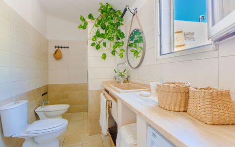 Masseria Pagliamonte: Propiedad, Arreglo De Tubería, Mueble, Lavabo, Baño, Mesa, Mueble De Baño, Lavabo Del Baño, Grifo, Planta