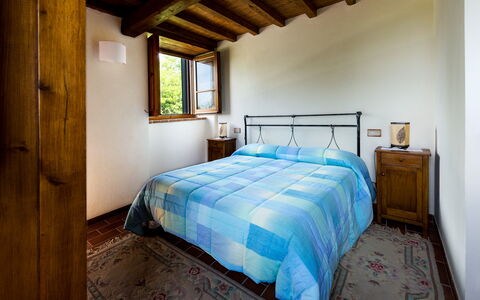Casale Vacanze Il Granaio: Habitación, Cama, Habitación, Mueble, Sábana, Propiedad, Marco De La Cama, Lecho, Diseño De Interiores, Edificio