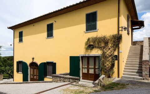 Casale Vacanze Il Granaio: Casa, Propiedad, Amarillo, Edificio, Casa, By, Fachada, Bienes Raíces, Arquitectura, Pared