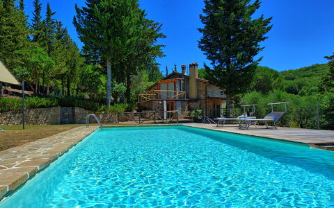 Casa Fioraie: Piscina, Propiedad, Agua, Ocio, Paisaje Natural, Inmuebles, Bienes Raíces, Casa, Edificio, Vacaciones