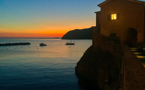Dai Fiorentini - Apartment In Levanto: Cielo, Cuerpo De Agua, Mar, Horizonte, Costa, Puesta De Sol, Oceano, Noche, Oscuridad, Mañana