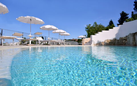Residence Montesarago: Agua, Cielo, Piscina, Azur, Azul, Paraguas, Planta, Árbol, Sombra, Mueble Para Exteriores