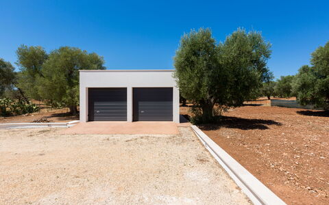 Villa Stella Cadente: Propiedad, Planta, Cielo, Planta De La Comunidad, Árbol, Sombra, Superficie De La Carretera, El Terreno Del Lote, Asfalto, Hierba