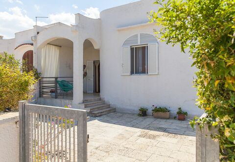 Villa Fontanelle: Planta, Propiedad, Edificio, Cielo, Ventana, Azur, Nube, Puerta, Arquitectura, Superficie De La Carretera