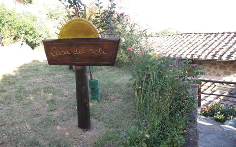 La Casa Del Sole: Hierba, Fuente, Planta, Paisaje, Yarda, Jardín, Paisajismo